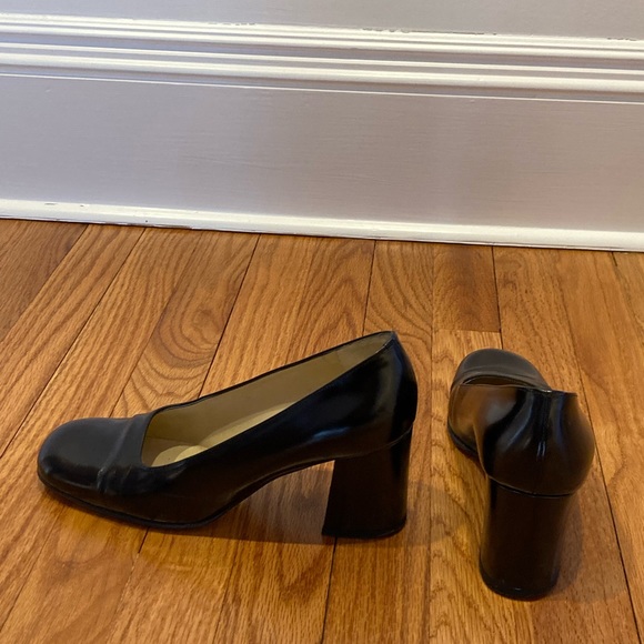 Gucci shoes.  Retro.  Worn twice. Size 8.  3 in. heel - Picture 3 of 5